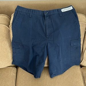 Men’s Cintas work shorts, cargo shorts.  Navy blue.  Used good condition.